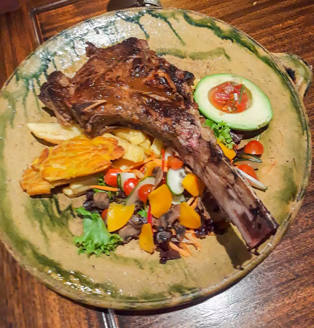 Restaurant CORVEL especialidades pauteñas